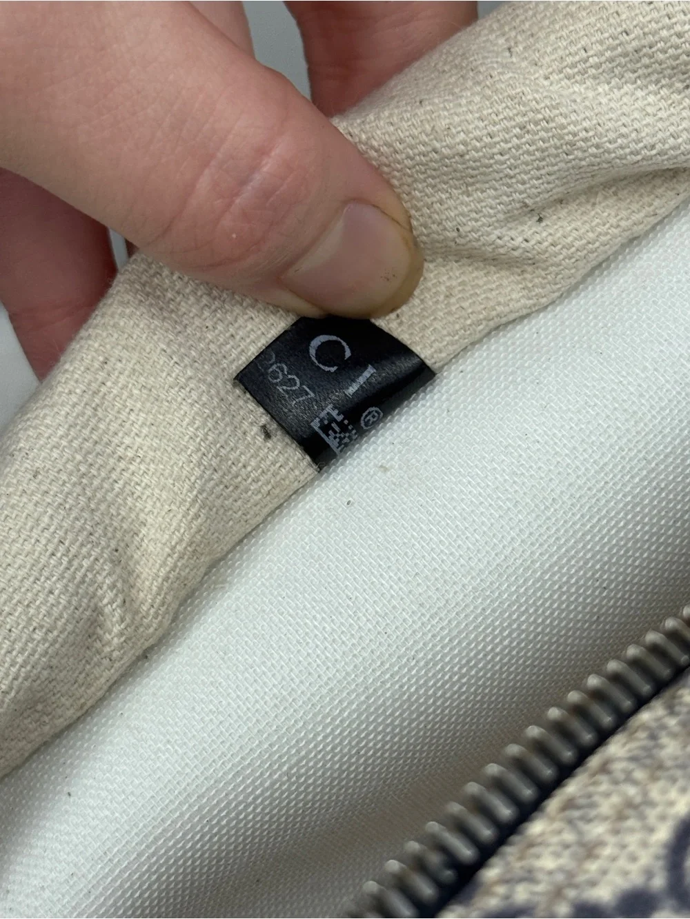 Gucci Small Gray/Black GG Supreme Messenger Crossbody Bag